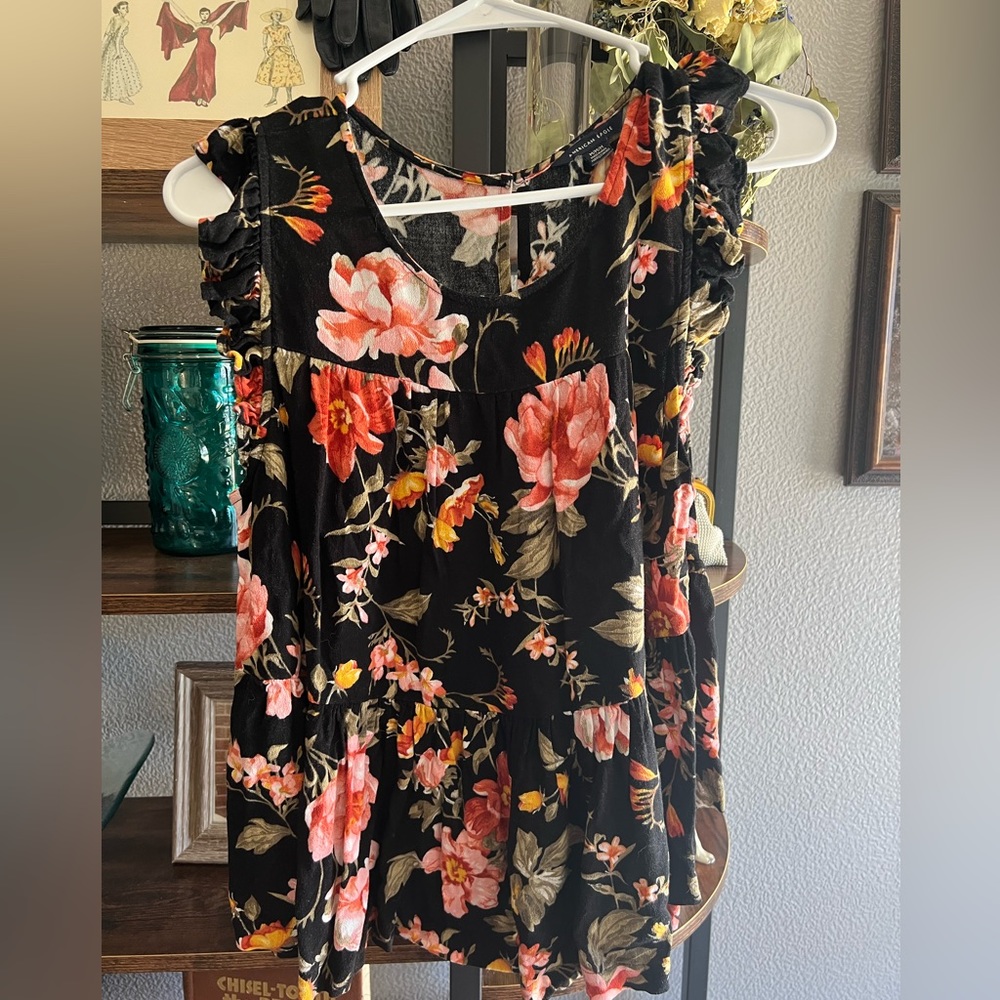 Cute! American Eagle top! Size Medium.  Lightly worn.